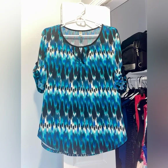 PerSeption Concept Abstract Top - Blue/Green/White/Black - Size Large - Picture 2 of 11